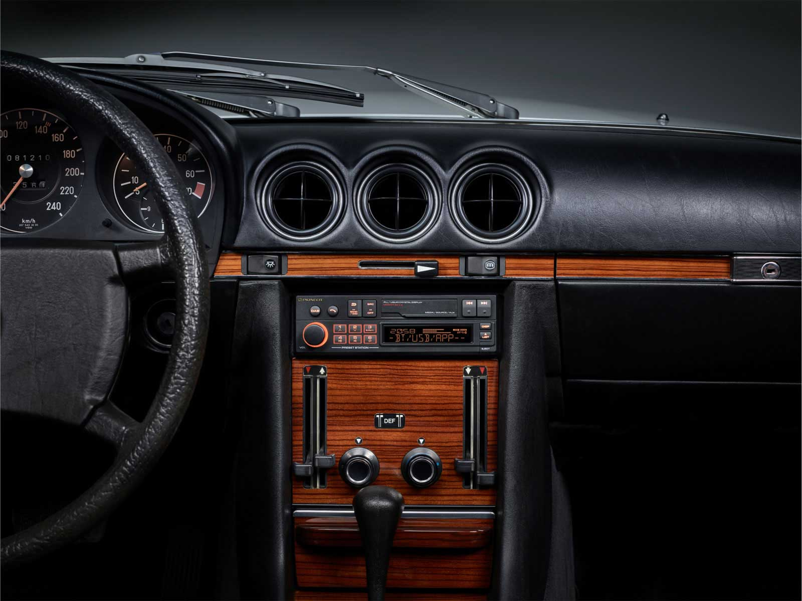 Pioneer SXT-C10PS Autoradio mit DAB+, Bluetooth® und 13-Band-Equalizer